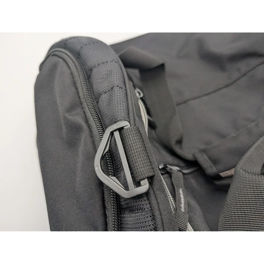 Clean Skullcandy Ink'd Black Travel Gym Workout Bag Luggage Duffle Bag 20